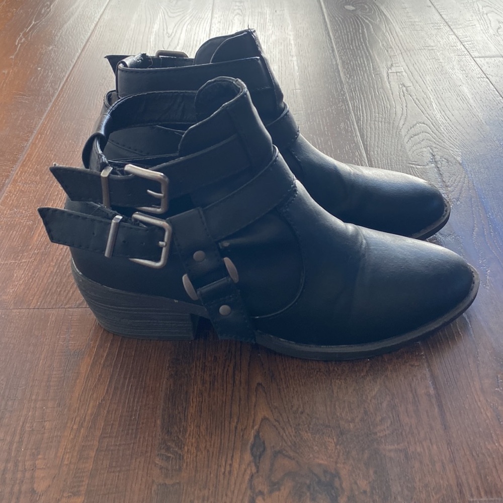 Black Western Cowgirl Style Silver Buckle Ankle Booties Women’s Size 7.5